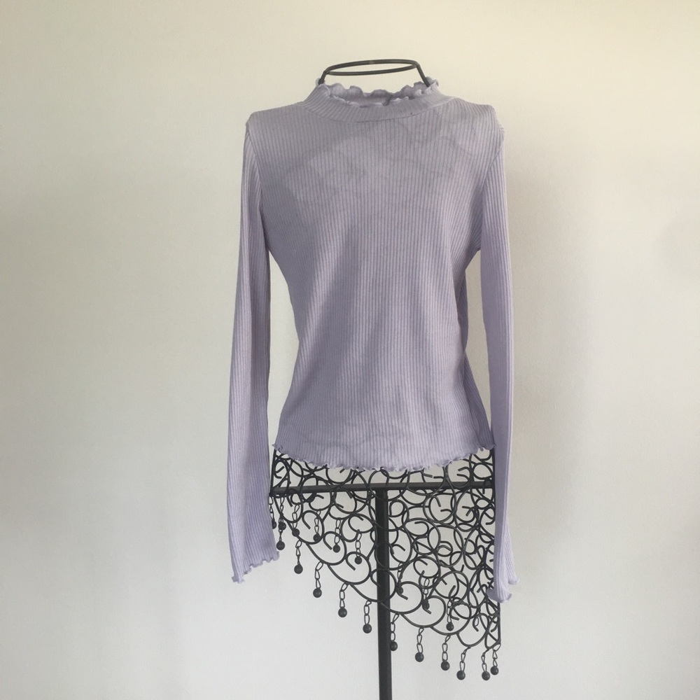 PURPLE RIB-KNIT TOP WITH LETTUCE EDGE